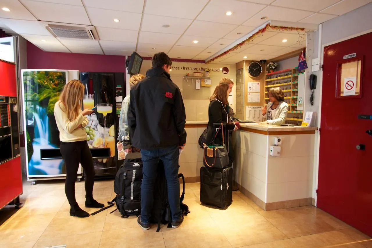 Internationale Des Jeunes Hostal París