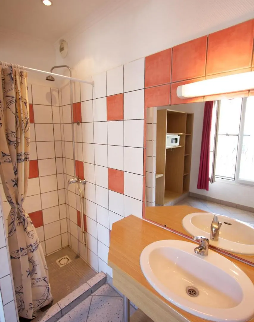 Internationale Des Jeunes Hostal