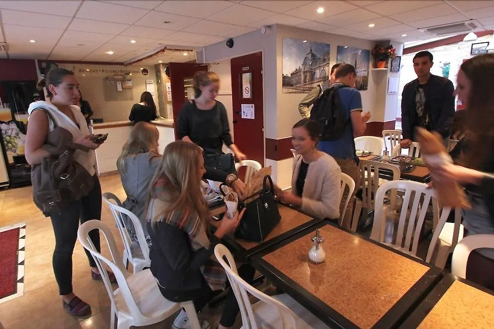 Internationale Des Jeunes Hostal